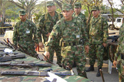 El Ejército colombiano se incauta de miles de balas y de un arsenal de las FARC