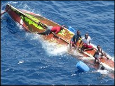 Piratas somalíes renuncian y liberan varios barcos secuestrados