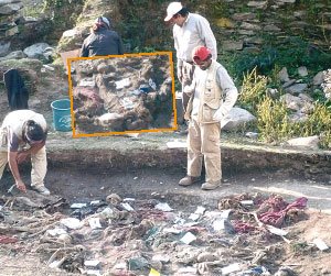 Colombia: Con prendas de cadáveres hallados en fosas comunes crean galería de fotos en internet