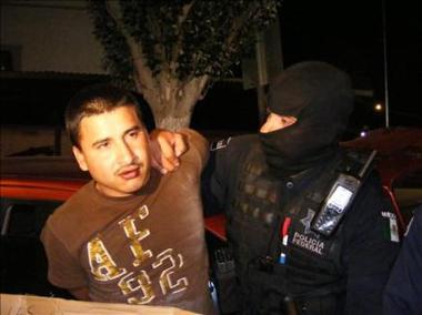 México: conducía su auto con un hombre torturado y atado al maletero