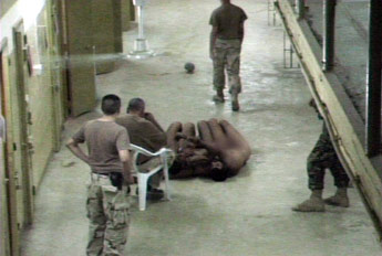 Fotos de torturas estadounidenses en Irak incluyen violaciones