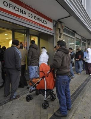 España repunta: El desempleo cayó en mayo por primera vez en 14 meses