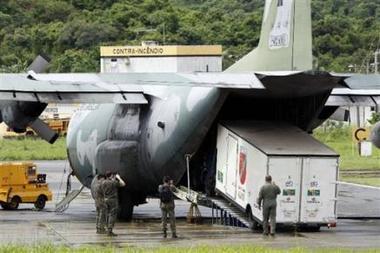 Los restos del avión de Air France comienzan a ser recogidos en el Atlántico