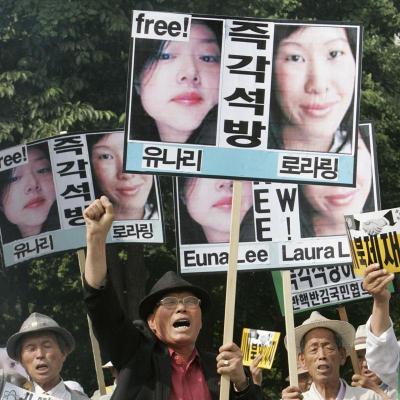 Corea del Norte condena a 12 años de trabajos forzados a dos periodistas de EEUU