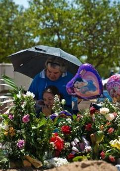 El dolor de México: cortejos fúnebres con flores y globos circulan por Hermosillo