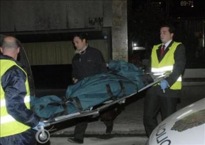 España: hallan cadáver carbonizado con manos atadas en un coche en descampado de Getafe