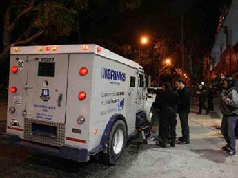Pánico en Buenos Aires: audaz intento de asalto en el shopping Devoto derivó en tiroteo que dejó 3 guardias heridos