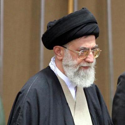 El líder supremo mandó a parar y ordenó a todos los iraníes apoyar al presidente electo, Ahmadineyad