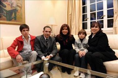 La presidenta argentina recibe la gratitud del hijo de médica cubana Hilda Molina