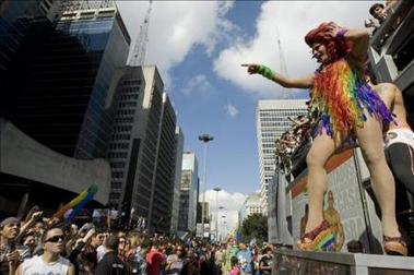 Una bomba causó 21 heridos tras el desfile de homosexuales en San Pablo