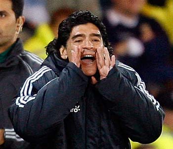 Argentina: River Plate le sacó tarjeta roja a Maradona