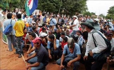 Paraguay: arrestan a 43 campesinos tras el asesinato a tiros de un policía