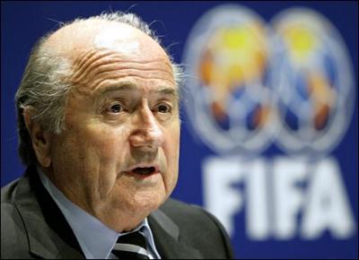 Van sin misiles...Blatter saluda la entrada de Corea del Norte en el Mundial 2010
