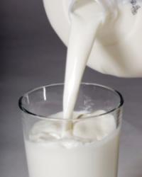 Tomar leche en el desayuno ayuda a disminuir el hambre del almuerzo