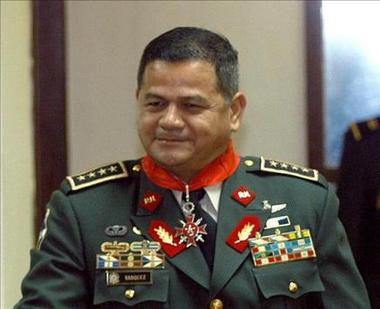 El ex jefe del Estado mayor de Honduras atribuye su cese a negativa a violar la ley