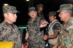 Pulso de poderes en Honduras bajo atenta mirada de los militares