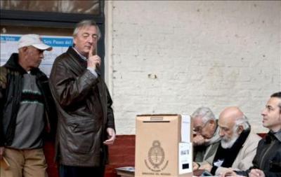 Las elecciones legislativas de Argentina comienzan con calma y algunas demoras