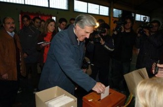 Elecciones internas en Uruguay: Vázquez votó y anunció comisión especial para transición