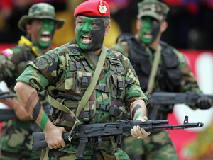Chávez amenaza con "la guerra" si la Embajada venezolana resulta atacada