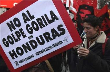 Argentinos protestan frente a la embajada de Honduras por el golpe contra Zelaya