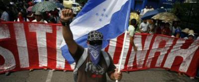Chávez suspende envíos de petróleo a Honduras y advierte un baño de sangre