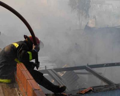 Fuego salvaje en Montevideo: mueren tres niños y una mujer  y cuatro personas están graves