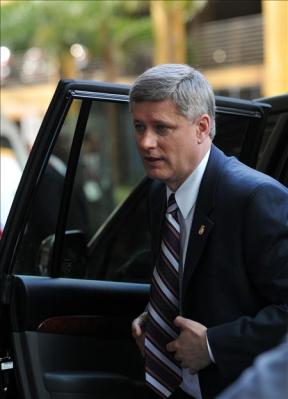 Escándalo en Canadá: primer ministro es filmado cuando esconde la hostia para no comulgar en un funeral