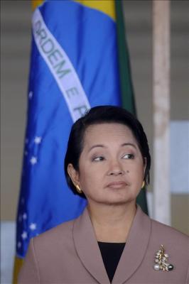 Una mentira para esconder su aumento de pecho socava imagen de presidenta de Filipinas