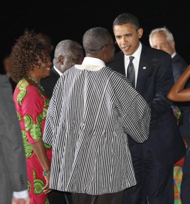 Obama recibe una bienvenida de héroe en su primera visita oficial a Ghana
