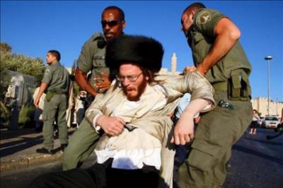 Cientos de ortodoxos judíos protestan por apertura de aparcamiento en jornada sabática