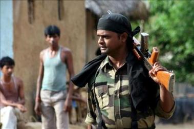 26 policías muertos en una emboscada de guerrilla maoísta en la India