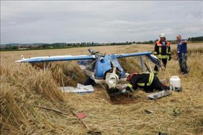 Alemania: Avioneta de exhibición impacta contra un vehículo de turismo y provoca cuatro heridos