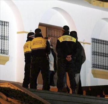 Málaga: un joven intentó asfixiar a su mujer con unos calzoncillos