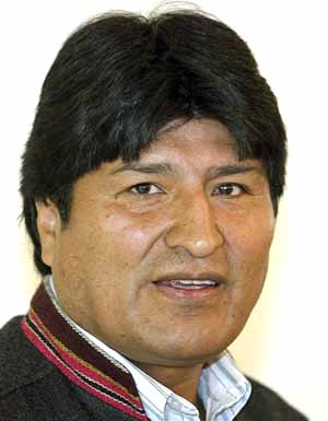 Evo Morales aseguró en Montevideo que tiene información "de primera" sobre responsabilidad de EEUU en golpe de Honduras