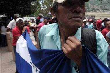 TAMBORES DE REBELION: Seguidores de Zelaya se aprestan a ocupar "puntos estratégicos" en Honduras