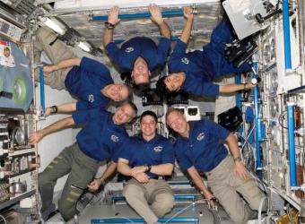 Astronautas se quedan sin ropa interior a la espera del Endeavour