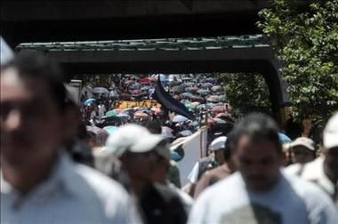 Policía hondureña pide a los seguidores de Zelaya que protesten pacíficamente
