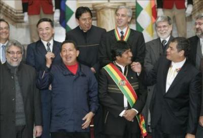 Presidentes apoyan a Zelaya y piden fin de influencia de EEUU en ejércitos de Latinoamérca