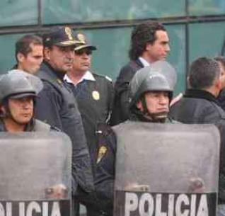 Uruguay: arrestados a rigor policías de choque "manyas" que incitaron a la violencia a hinchas de Nacional