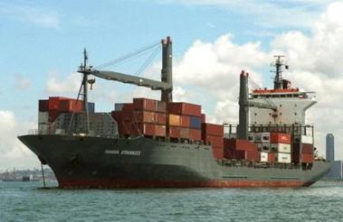 Piratas somalíes liberan un barco alemán con tripulación rumana