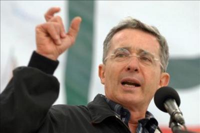 Tres muertos por explosión en pueblo donde Uribe celebra la Independencia