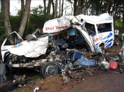 Paraguay: Mueren cuatro personas tras caer un automóvil a un arroyo