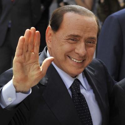 Berlusconi baja en los sondeos por los escándalos