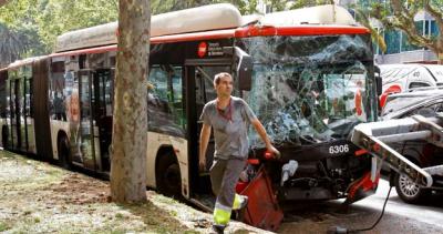 29 heridos en un accidente de autobús en pleno centro de Barcelona