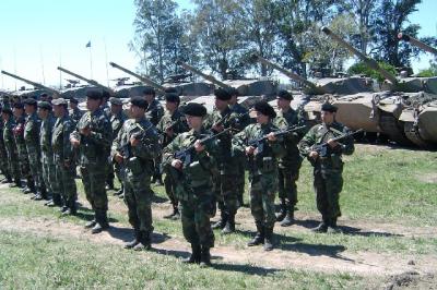 Argentina: Ingresan a cuartel vestidos de soldados y roban armamento