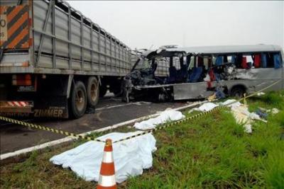 20 muertos al chocar un camión cisterna con un autobús de pasajeros en Rusia