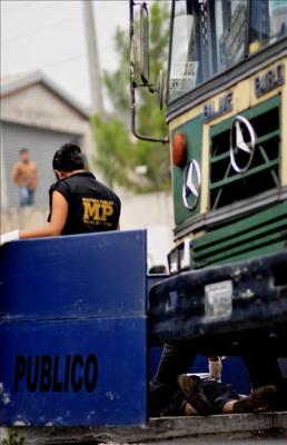 Pandilleros hacen temblar a Guatemala: Asesinan a 2 choferes y a un ayudante del transporte de pasajeros
