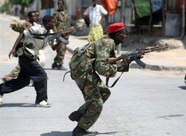 Rebeldes atacan con morteros sesión parlamentaria en Somalia; 7 muertos y 18 heridos