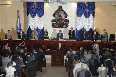 ¡Fantástico!...EE.UU. suspende las visas al jefe de Parlamento hondureño y a juez que ordenó detener a Zelaya