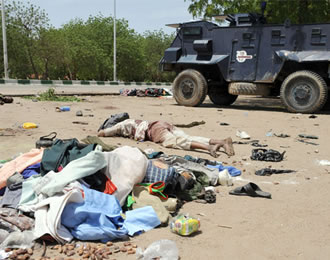 Ejército de Nigeria ataca mezquita islámica y masacra a decenas de fieles